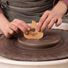 Load image into Gallery viewer, Garrity Garlic Plate Tool