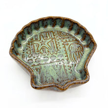 Load image into Gallery viewer, GR POTTERY FORMS WALLIE SCALLOPED SHELL
